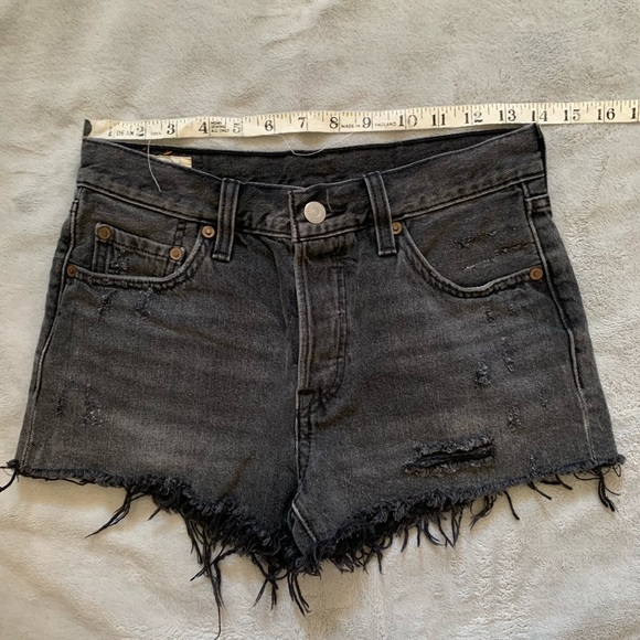 501 Levi’s Shorts - Size 25 - Picture 2 of 6